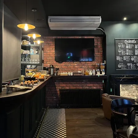 Готель The Wellington - Breakfast Included, Near O2 Academy & Centre 4*